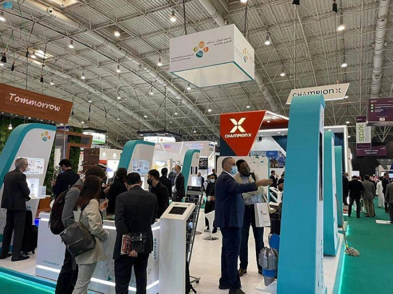 من المعرض المصاحب لمؤتمر البترول