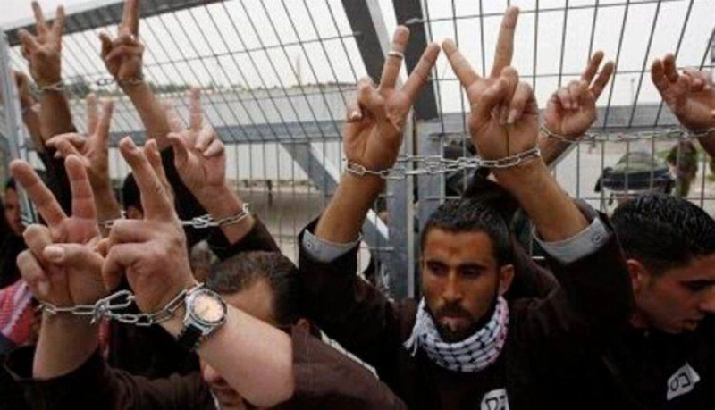 أسرى فلسطينيون يطالبون بالحرية (مكة)