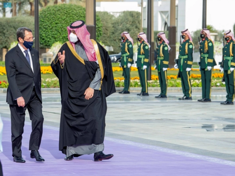 الأمير محمد بن سلمان خلال استقباله نيكوس أناستاسياديس