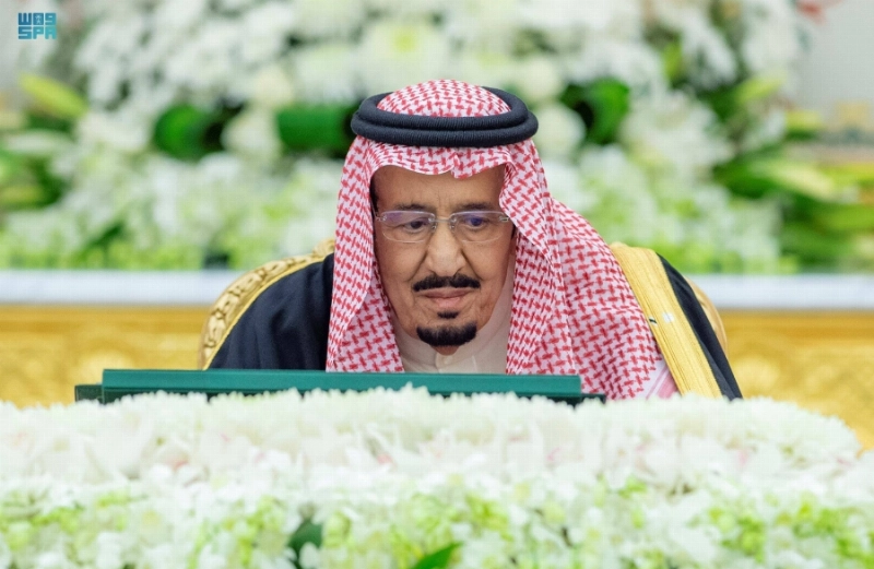 الملك سلمان لدى ترؤسه جلسة مجلس الوزراء أمس (واس)