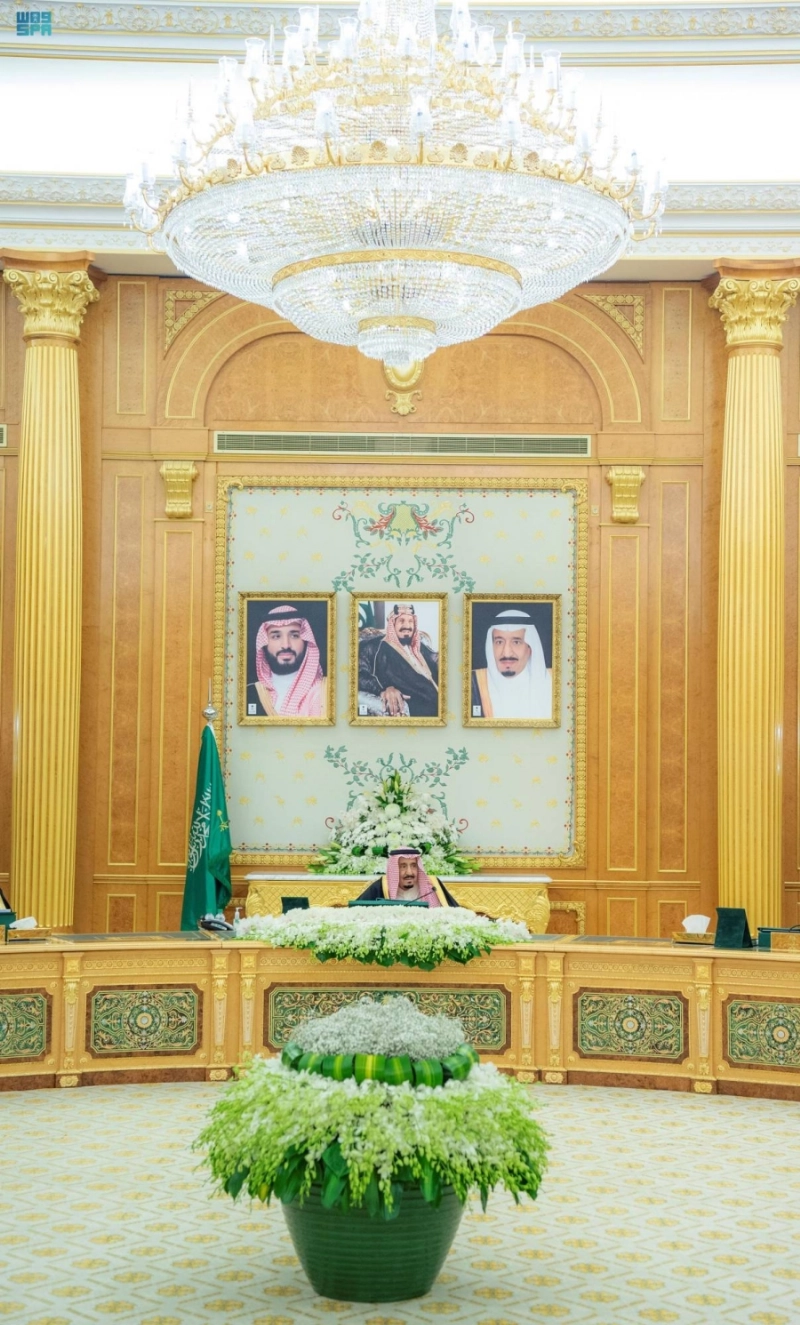 الملك سلمان لدى ترؤسه جلسة مجلس الوزراء أمس (واس)