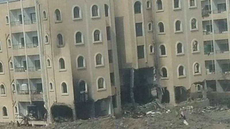 انفجار مخازن أسلحة بمبنى مدينة الصالح بتعز (مكة)
