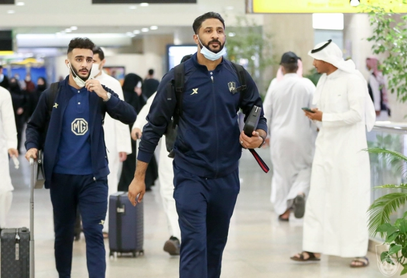 وصول بعثة الأهلي للدمام أمس (مكة)