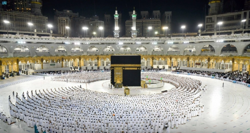 صلاة الفجر بلا تباعد جسدي