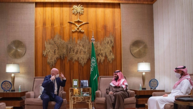الأمير محمد بن سلمان خلال لقائه جياني إنفانتينو (واس)