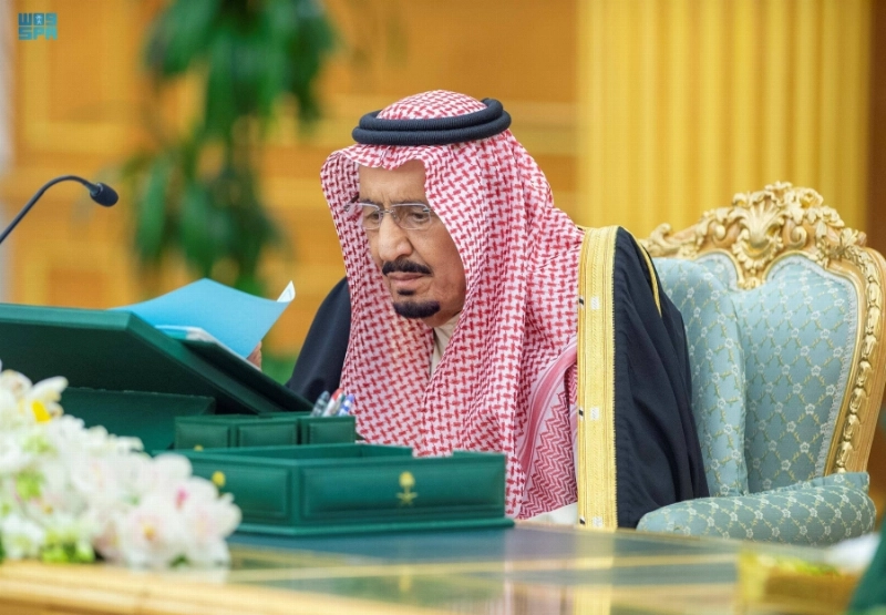 خادم الحرمين مترئسا جلسة مجلس الوزراء أمس (واس)