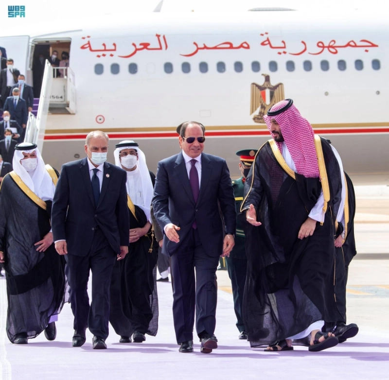 الأمير محمد بن سلمان في مقدمة مستقبلي الرئيس المصري (واس)