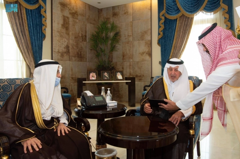 خالد الفيصل خلال التدشين (مكة)