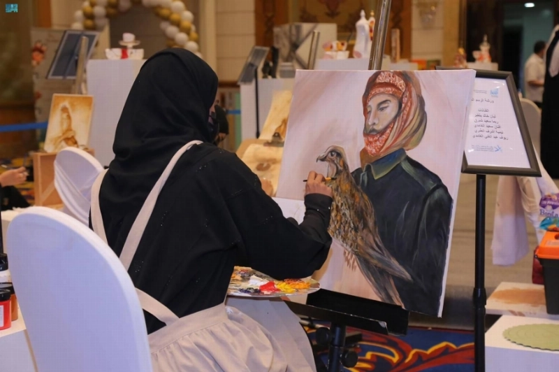 من الأعمال التشكيلية بالمعرض (مكة)