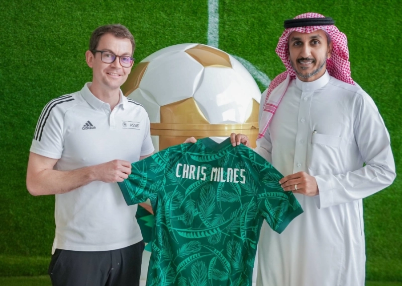 قميص الأخضر للوفد الأوروبي