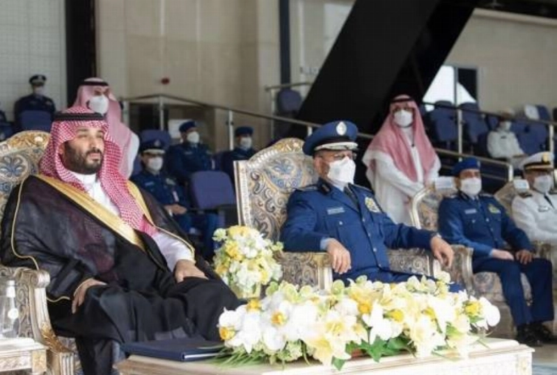 ولي العهد يرعى حفل تخريج الدفعة 101 من طلبة كلية الملك فيصل الجوية (واس)