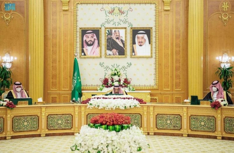 خادم الحرمين خلال ترؤسه جلسة مجلس الوزراء أمس (واس)
