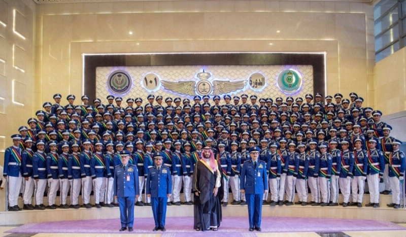 ولي العهد خلال رعايته حفل التخرج (واس)