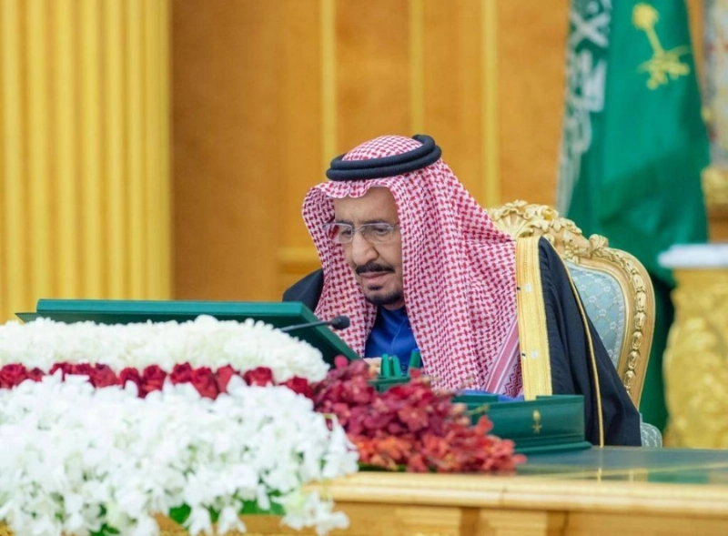 الملك سلمان لدى ترؤسه جلسة مجلس الوزراء أمس (واس)