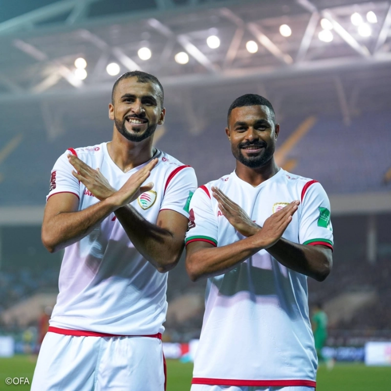 من فرحة لاعبي عمان بالفوز