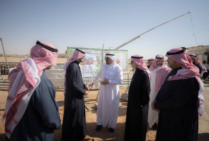 حمد آل الشيخ يتفقد مشاريع تعليمية بالحدود الشمالية (مكة)