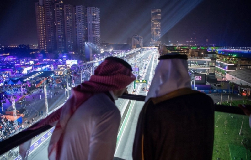 خالد الفيصل يشهد ختام جائزة السعودية الكبرى STC للفورمولا1 (واس)