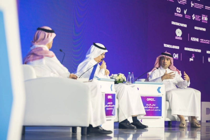 الحقيل والفضلي خلال مؤتمر التميز التشغيلي (مكة)