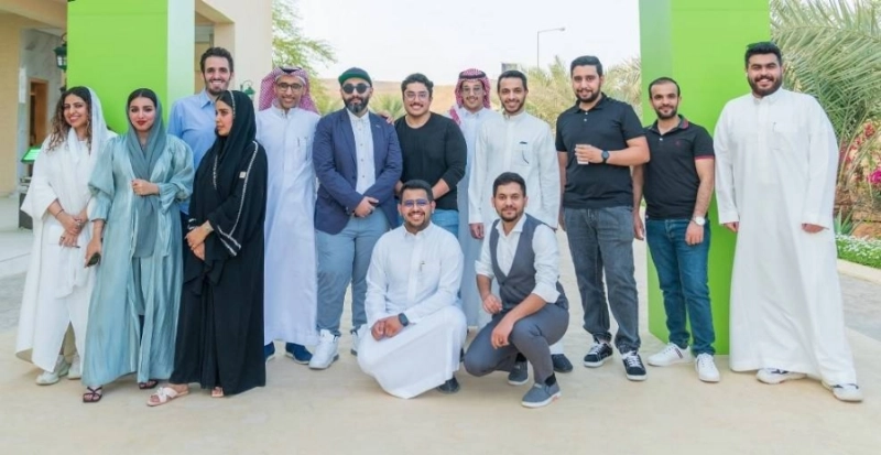 فريق العمل في أحد التطبيقات (مكة)