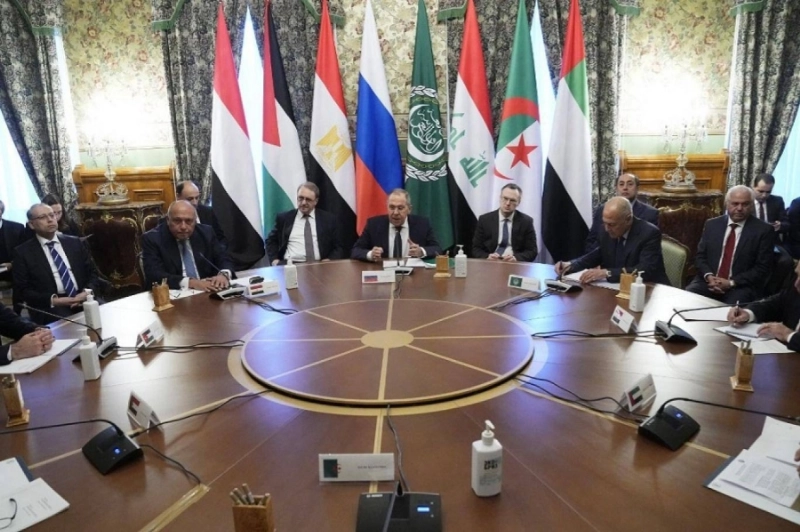 الوفد العربي لدى لقائه وزير الخارجية الروسي (مكة)