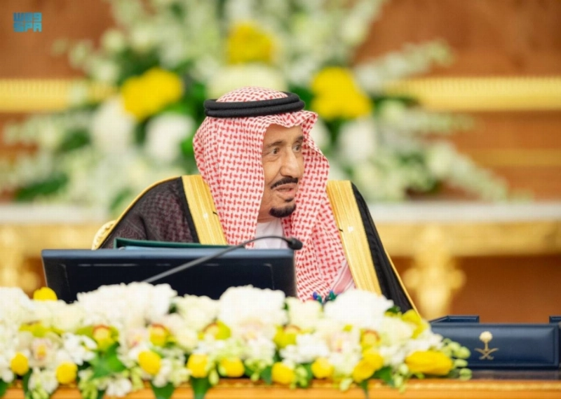 خادم الحرمين مترئسا جلسة مجلس الوزراء في جدة أمس (واس)