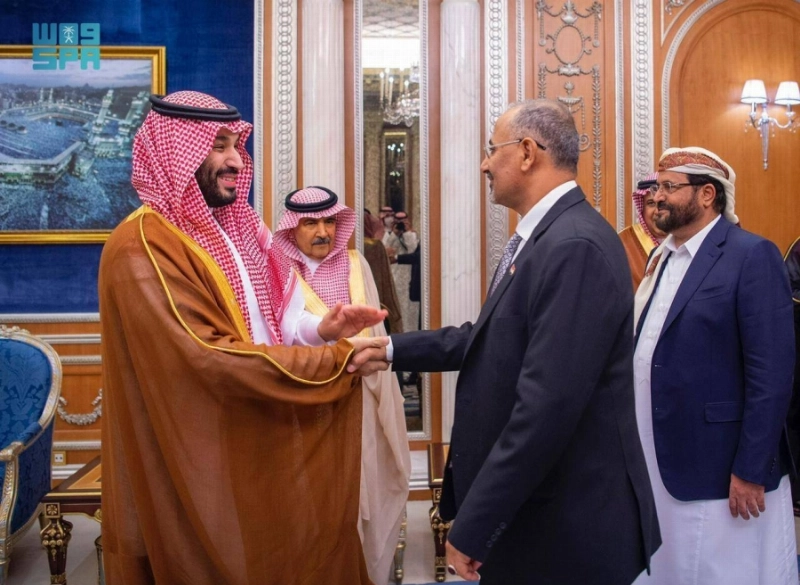 ولي العهد خلال استقباله رئيس وأعضاء المجلس