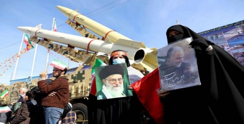 صواريخ إيرانية فوق رؤوس مؤيدي خامنئي (مكة)