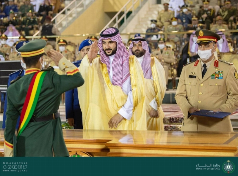 خالد بن سلمان لدى رعايته حفل الخريجين (واس)