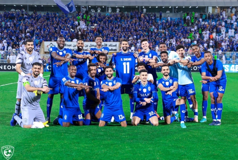 لاعبو الهلال يهدون الفوز لزميلهم المصاب صالح الشهري