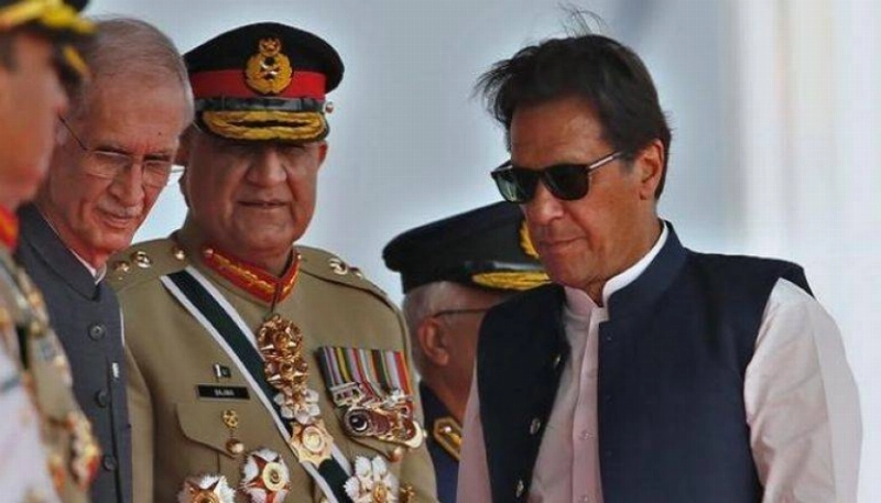 عمران خان مع قائد الجيش الباكستاني (مكة)