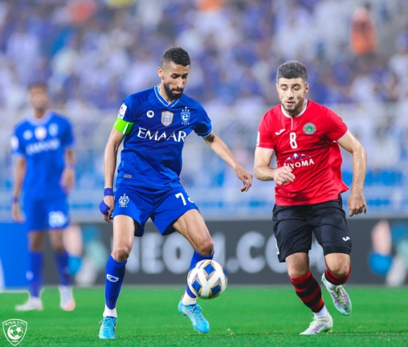 جانب من مباراة الذهاب بين الهلال والاستقلال