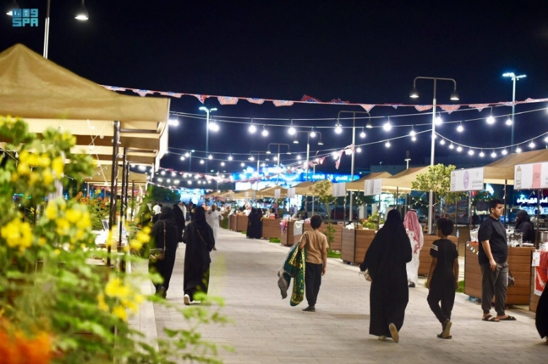 السوق الرمضانية بالمدينة تكتظ بالزوار (مكة)