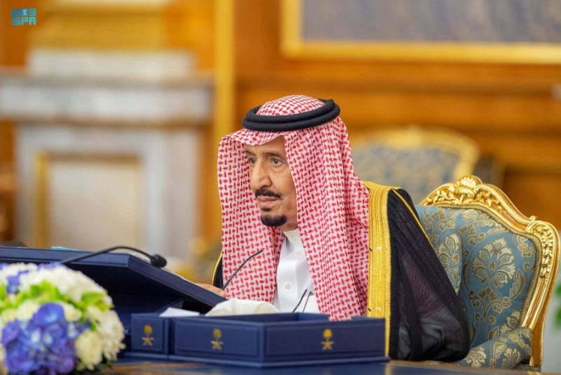 الملك سلمان مترئسا جلسة مجلس الوزراء أمس (واس)