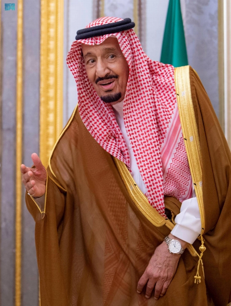 الملك سلمان خلال استقباله أمراء المناطق (واس)