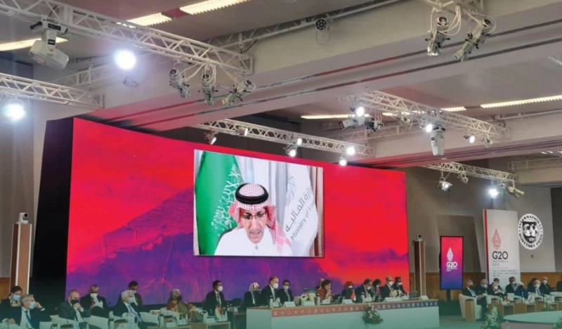 الجدعان خلال مشاركته بالاجتماع