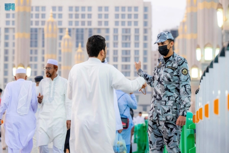 تسهيل دخول الزوار والمصلين
