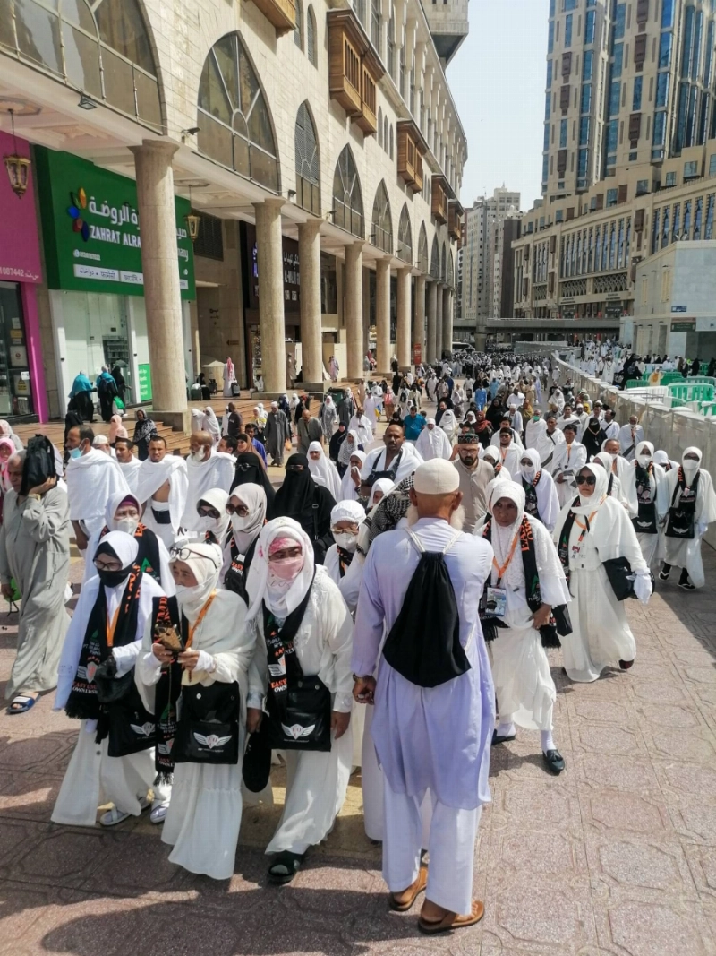 توافد المعتمرين والمصلين إلى المسجد الحرام (أنس الحارثي)