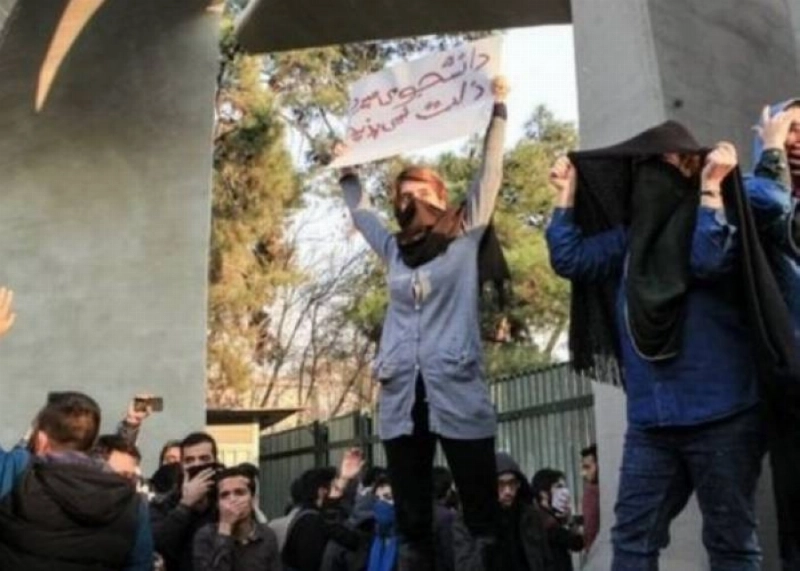 مظاهرة إيرانية ضد الحرس الثوري (مكة)