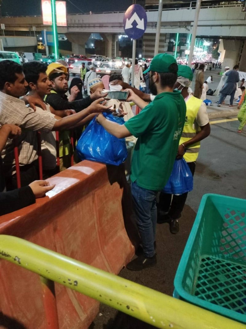 توزيع فائض الطعام (مكة)