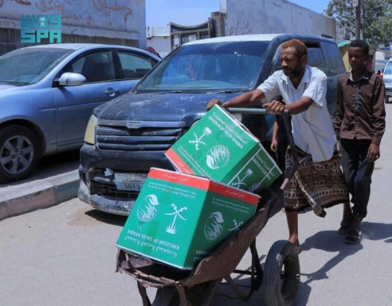 توزيع السلال الغذائية السعودية في عدن