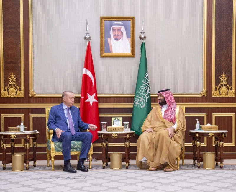 الأمير محمد بن سلمان خلال اجتماعه بالرئيس التركي أمس (واس)