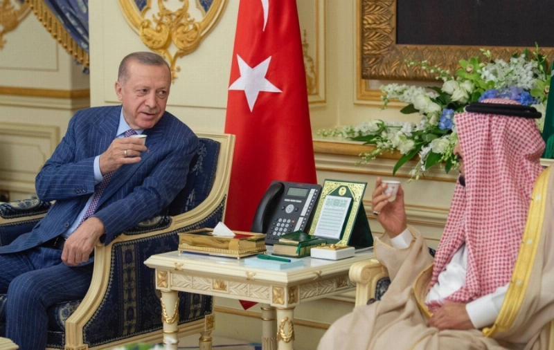 خادم الحرمين لدى استقباله الرئيس إردوغان