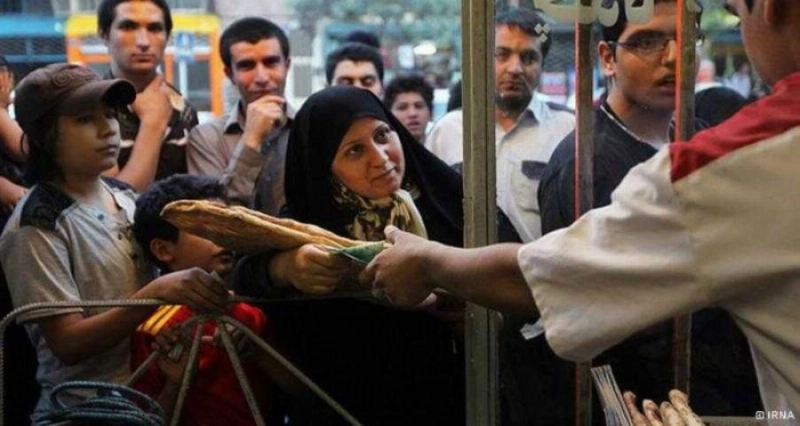 طوابير في انتظار شراء الخبز (مكة)
