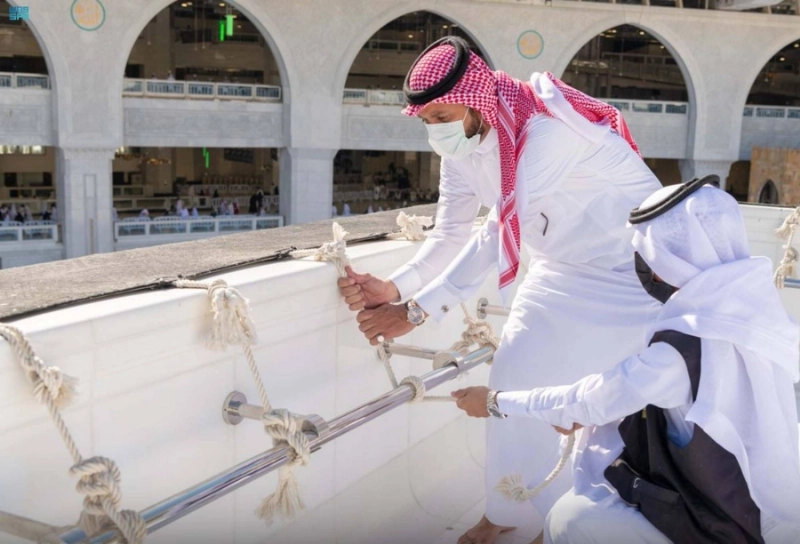 شد حزام ثوب الكعبة المشرفة