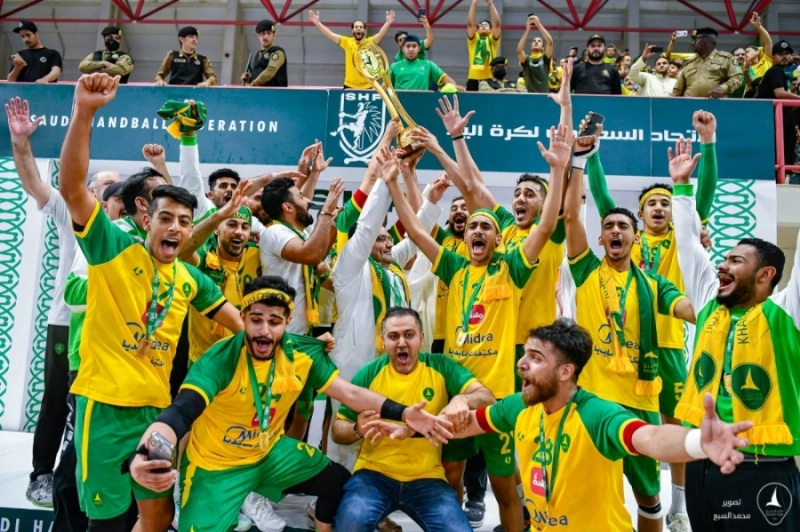 فرحة يد الخليج بالتتويج
