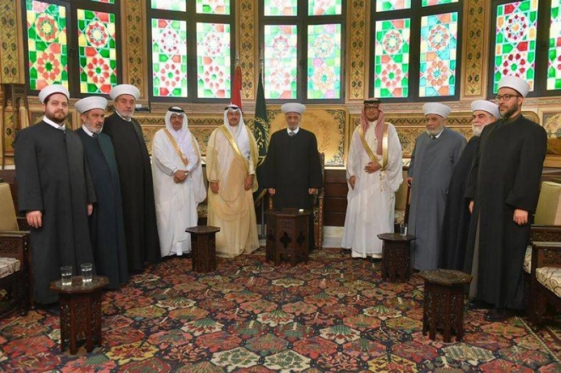 سفراء الخليج خلال لقائهم مفتي لبنان (مكة)
