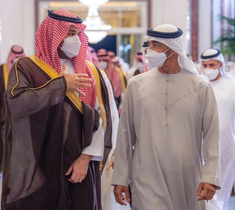 ولي العهد مقدما واجب العزاء والمواساة للرئيس الإماراتي (واس)