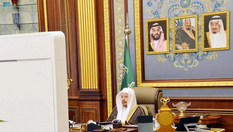 عبدالله آل الشيخ خلال ترؤسه الجلسة (مكة)