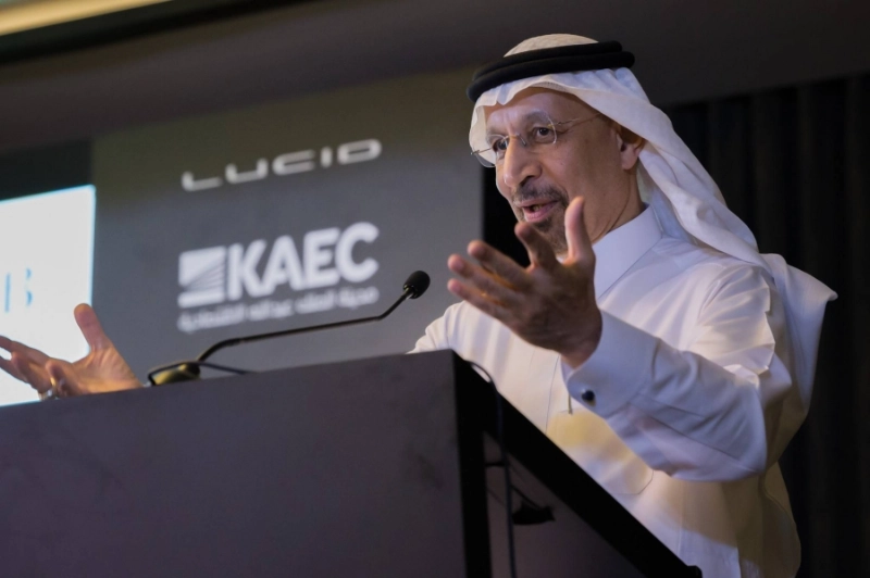 الفالح متحدثا في حفل لوسد