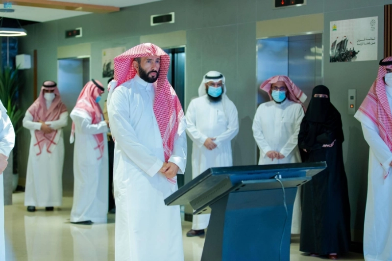 وليد الصمعاني خلال تدشينه المركز (مكة)